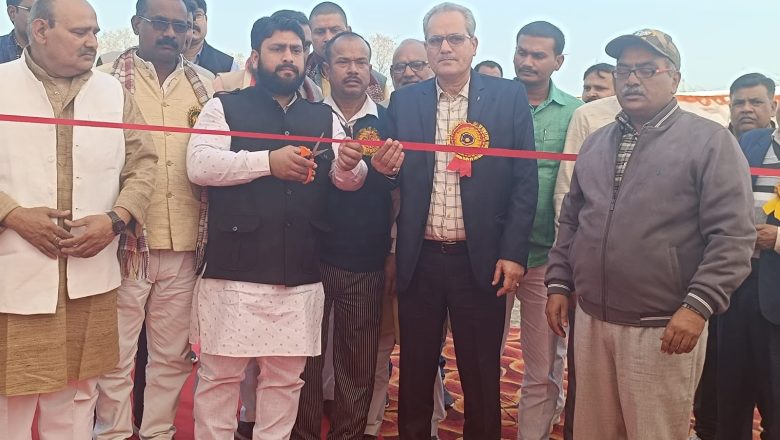 आजमगढ़ के अहलौला बाजार में हुआ पशु आरोग्य शिविर का आयोजन,दी गई जानकारी 