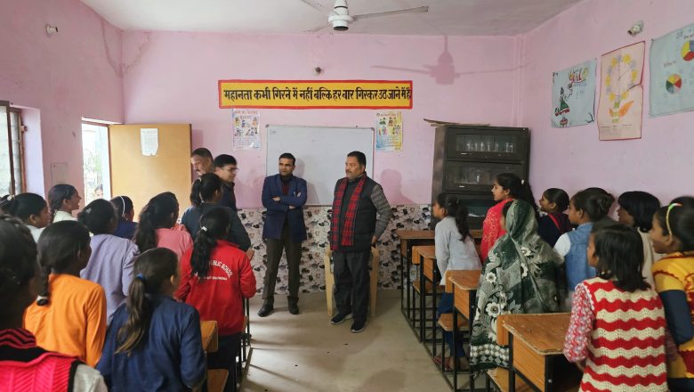 बदायूँ।दातागंज विधायक व एस डीएम ने उसावां ब्लॉक के कस्तूरबा गांधी आवासीय बालिका विद्यालय का किया निरीक्षण 