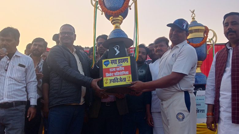 बलिया।फाइनल मैच में भदोही ने वाराणसी को हराकर डायमंड कप पर कब्जा जमाया