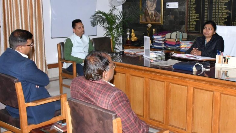 बदायूं।डीएम ने की मुख्यमंत्री युवा उद्यमी विकास अभियान के कार्यों की समीक्षा।