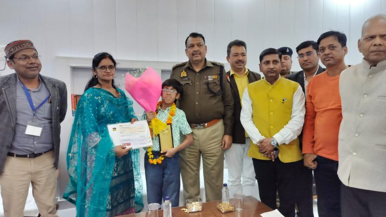 आजमगढ़ ।कौन बनेगा करोड़पति शो में अहरौला के आरव का दिखा जलवा , बधाई देने वालों का लगा तांता 