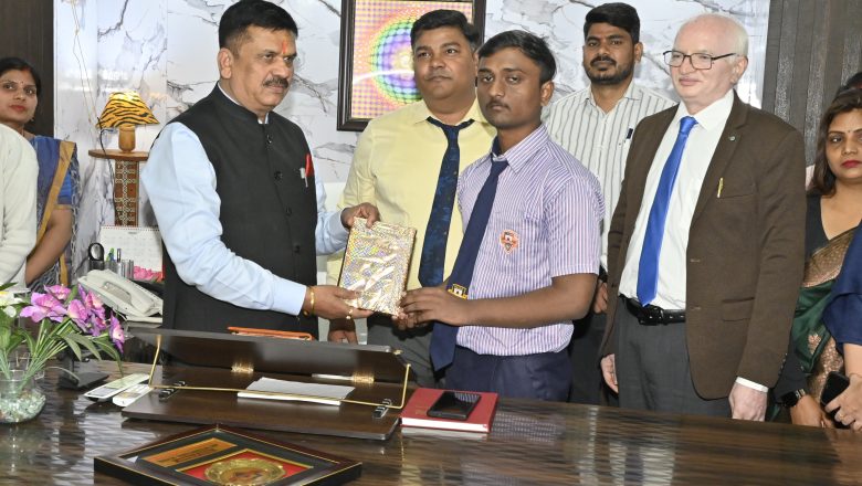 जौनपुर।ग्रामीण क्षेत्र में प्रतिभा की कमी नहीं निखारने की जरूरत -डीएम।