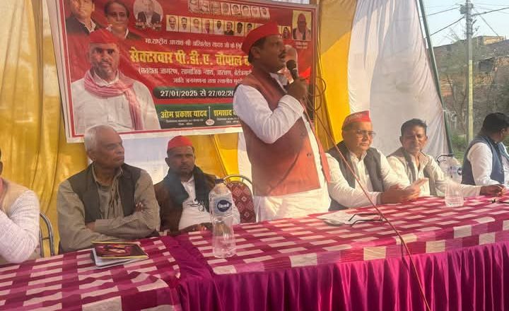 बलिया।सपा कार्यकर्ताओं ने पी डी ए जन चौपाल का आयोजन किया।