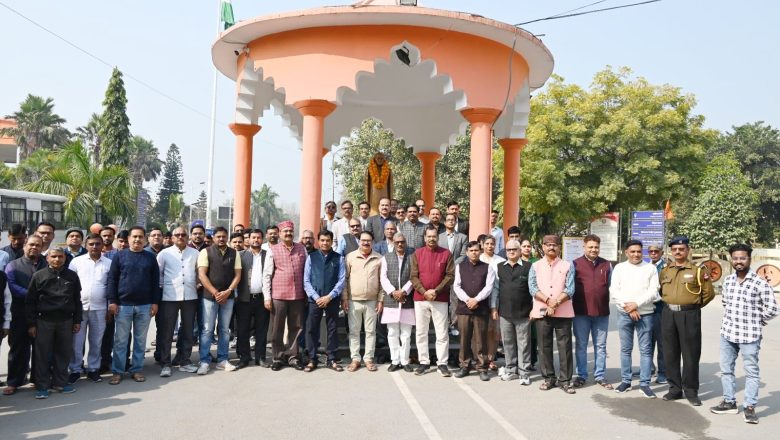 जौनपुर।विश्वविद्यालय में वीर बहादुर सिंह को किया गया नमन।