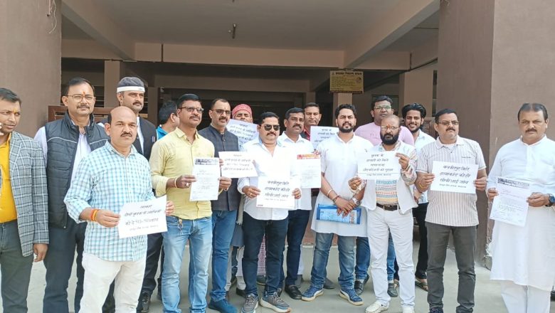 आजमगढ़।राजपूत सेवा संगठन ने मुख्यमंत्री को संबोधित पांच सूत्री मांग को लेकर जिला प्रशासन को सौपा ज्ञापन 