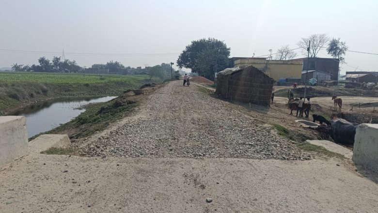 डेंगराही चिड़ैया सड़क जर्जर, आवाजाही में हादसे की आशंका