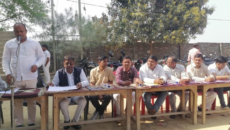 आजमगढ़।बसपा ने कैम्प लगाकर पार्टी का खोया सम्मान वापस लाने की मंत्रणा के साथ बसपा सुप्रीमो के दिशा-निर्देश की जानकारी पार्टी के कार्यकर्ताओं दी।