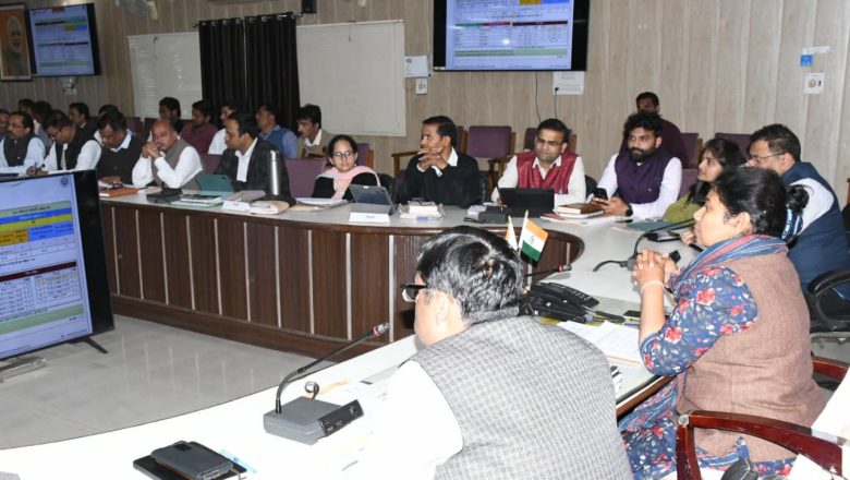 बदायूँ।डीएम ने की राजस्व व कर करेत्तर वसूली की समीक्षा ,लक्ष्य के सापेक्ष धीमी प्रगति पर ईओ उसावां से स्पष्टीकरण तलब।