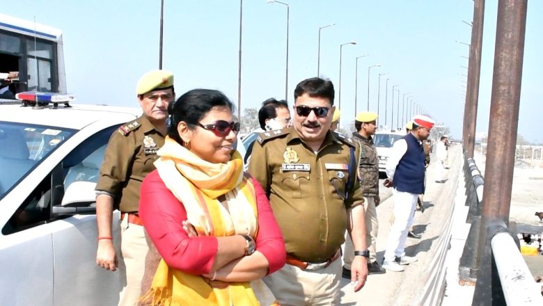 बदायूँ।डीएम ने किया कछला घाट व मंदिरों का निरीक्षण