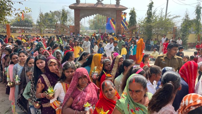 भदोही।मतेथू प्राचीन शिव मंदिर पर आस्था का जनसैलाब , हर-हर महादेव के नारों से गूंजा इलाका