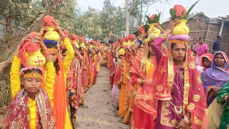 सहरसा (बिहार)।महाशिवरात्रि पर गोरियारी गांव में निकली कलश यात्रा, 151 महिला और कन्याओं ने लिया भाग