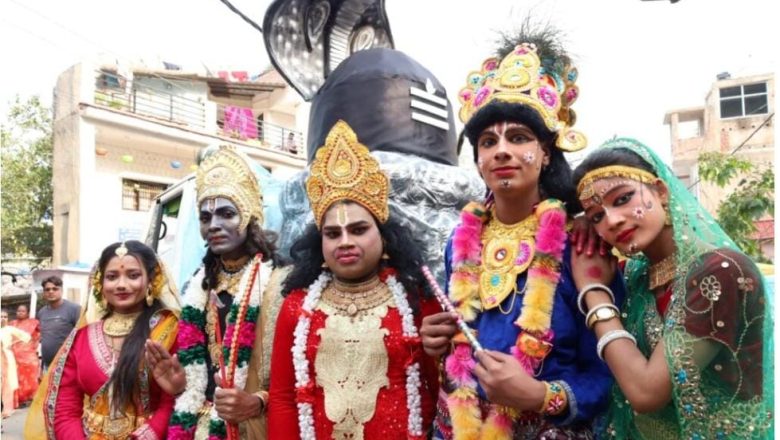 रांची (झारखंड )।शिव बारात में झूमे श्रद्धालु,एक दूसरे को लगाया अबीर गुलाल,मईया सम्मान योजना पर आधारित झांकी रही मुख्य आकर्षण का केंद्र।