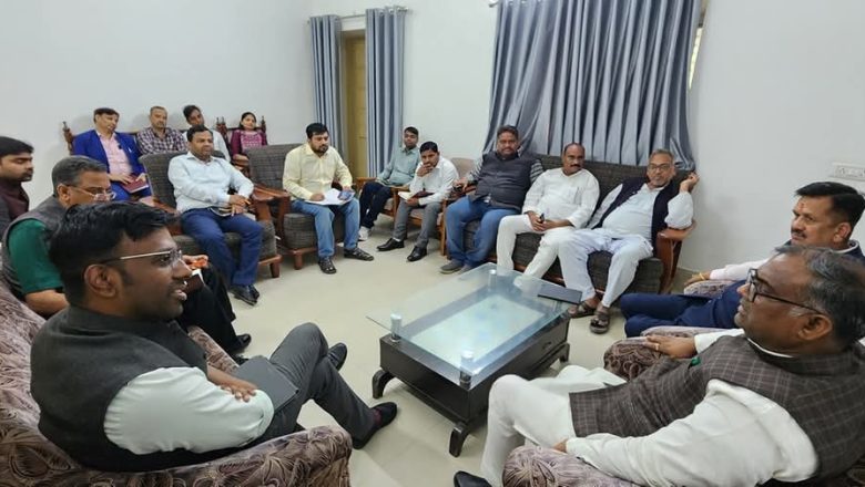 जौनपुर।10 मार्च को होगा शुरू होगा तीन दिवसीय जौनपुर महोत्सव। तैयारी को लेकर राज्य मंत्री ने की बैठक ।