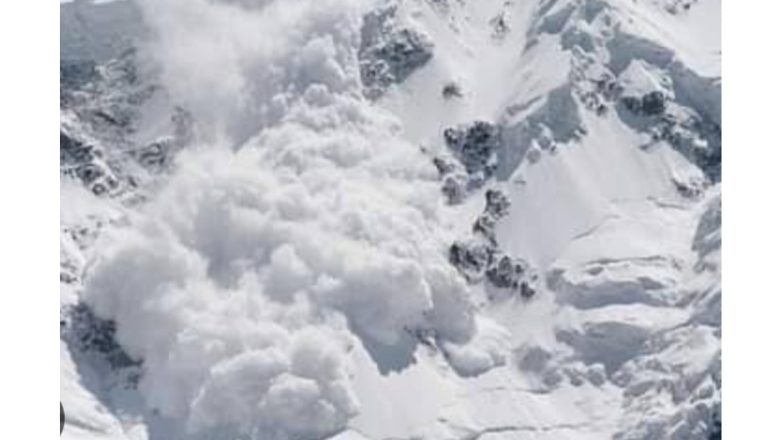 चमोली में ग्लेशियर टूटने से बड़ा हादसा, 57 मजदूर मलबे में दबे ,राहत बचाव दल ने 10.लोगो को बचाया