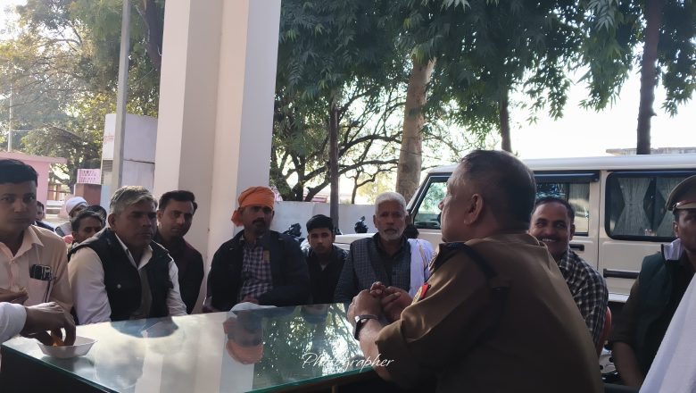 बदायूं।आगामी त्यौहारों शिवरात्रि रमज़ान होली ईद को लेकर थाना उसावां में हुआ पीस कमेटी की बैठक का आयोजन।