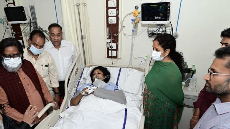 रांची (झारखंड)।महाकुंभ से वापस लौट रहीं सांसद महुआ माझी की गाड़ी ने ट्रक में मारी टक्कर, महुआ माजी परिवार सहित अस्पताल में भर्ती