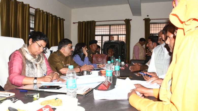 बदायूँ।डीएम की अध्यक्षता में तहसील सहसवान में हुआ सम्पूर्ण समाधान दिवस का आयोजन।