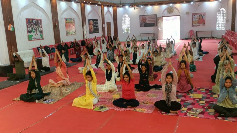 आजमगढ़।मोहम्मद हसन पीजी कालेज में पाँच दिवसीय योग प्रशिक्षण शिविर प्रारम्भ।