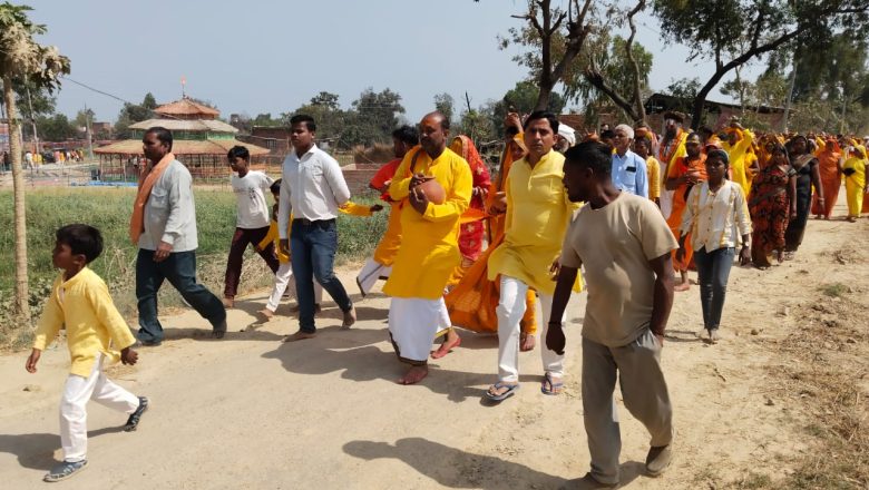 बलिया।श्री विष्णु महायज्ञ के लिए निकला कलश यात्रा 