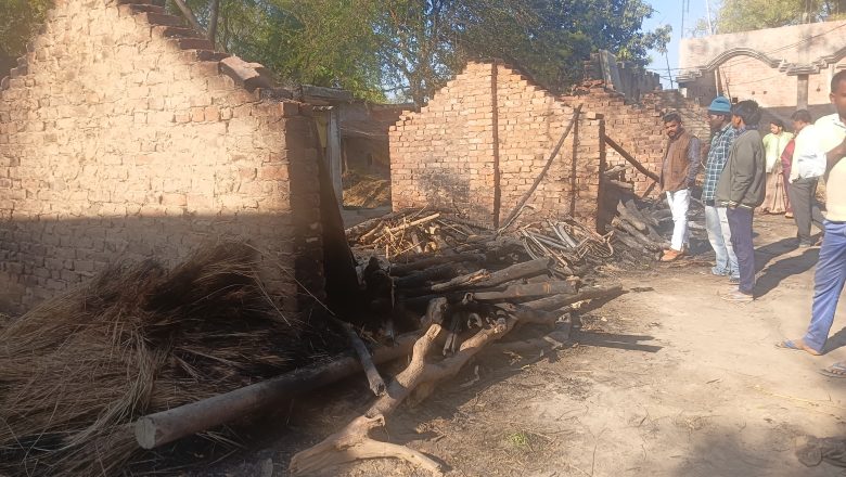 आजमगढ़।आवासीय मडंई में लगी आग,सामान जलकर राख 