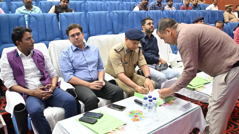 आजमगढ़।जिले में वित्तीय वर्ष 2025-26 की देशी मदिरा, मॉडल शॉप, कंपोजिट दुकानों एवं भांग की दुकानों का आवंटन ई-लॉटरी प्रक्रिया के माध्यम से हुआ संपन्न।