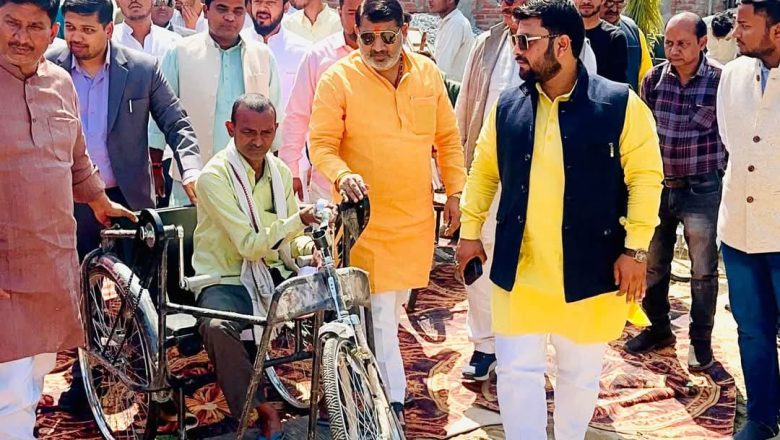 आजमगढ़।60 दिव्यांगजनों को ट्राई साइकिल हुआ वितरण