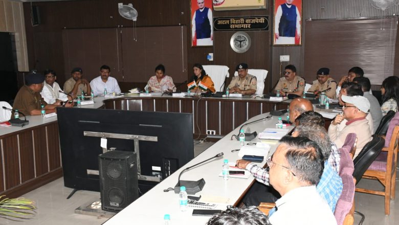 बदायूँ।होली पर्व शान्तिपूर्व ढंग से मनाएं: मण्डलायुक्त