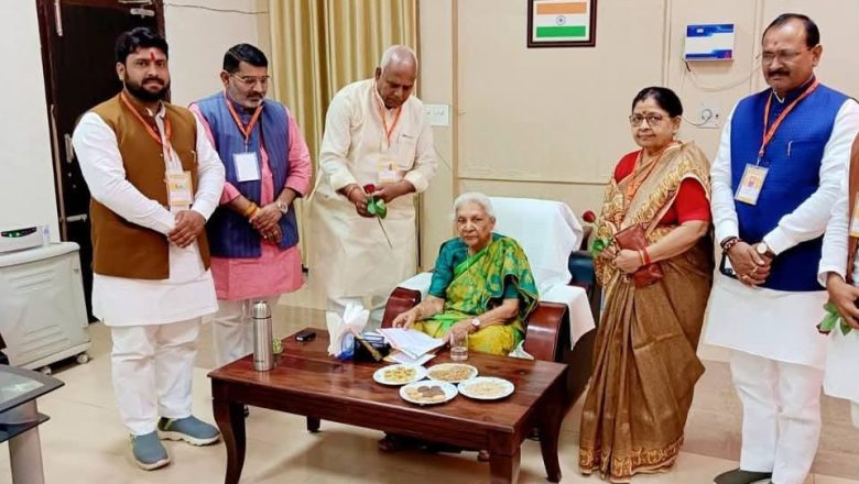 आजमगढ़।राज्यपाल से मिलें भाजपा नेता लालगंज में रोडवेज व पुरानी जेल की जमीन पर पार्किंग का उठाया मुद्दा।