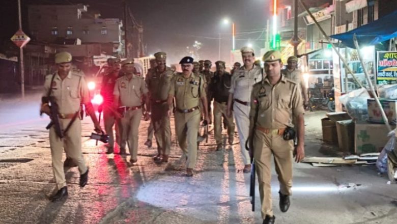 बलिया।पुलिस अधीक्षक ने पैदल गश्त कर आमजनो को कराया सुरक्षा का एहसास होली त्योहार व माहे रमजान को लेकर पुलिस सतर्क।