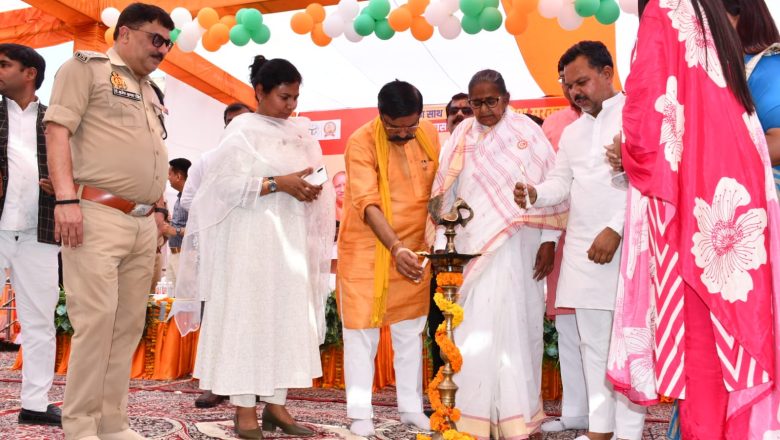 बदायूँ।प्रभारी मंत्री ने फीता काटकर किया तीन दिवसीय प्रदर्शनी का उद्घाटन