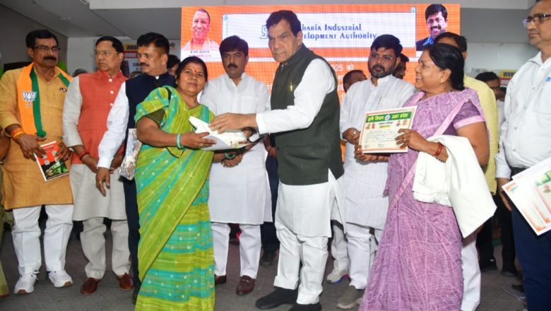 जौनपुर।प्रभारी मंत्री एके शर्मा ने पेश किया सरकार का आठ वर्षीय रिपोर्ट कार्ड, गिनाईं उपलब्धियां।