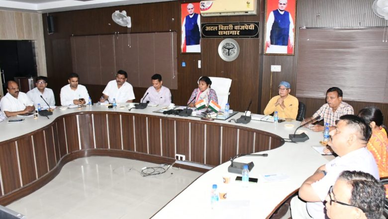 बदायूं।डीएम ने की विशेष संचारी रोग नियंत्रण अभियान की समीक्षा