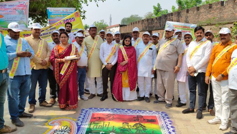 बलिया।शिक्षा ऐसी सीढ़ी जिससे चलती पीढ़ी है, हर घर में एक दीप जलेगा, हर बच्चा स्कूल चलेगा:शिक्षा ही राष्ट्र उत्कर्ष की कुंजी है।उप जिलाधिकारी संजय कुमार कुशवाहा।