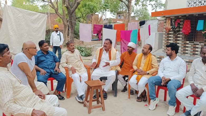 आजमगढ़।पत्रकार घर सांत्वना देने पहुंचे विधान परिषद सदस्य और लालगंज भाजपा के जिला मंत्री।