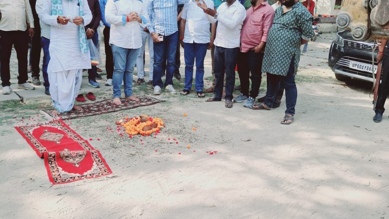 बलिया।नगरा बाजार के सड़क चौडीकरण के लिए हुआ भूमि पूजन।