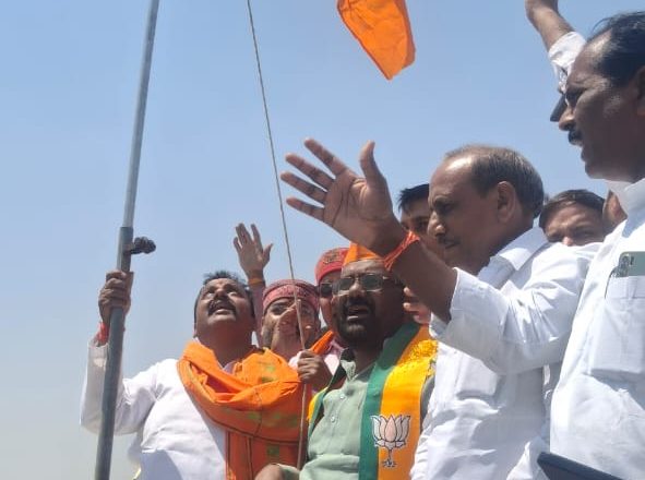 आजमगढ़।भाजपा का 45वाँ स्थापना दिवस बड़े धूमधाम से मनाया गया ।