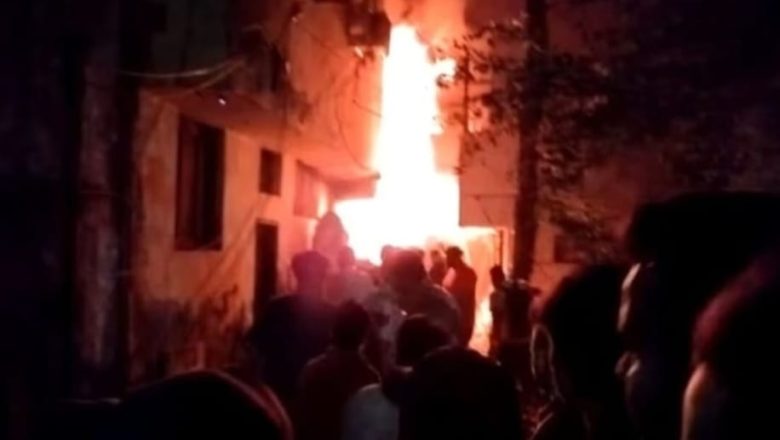 शाहजहांपुर।शॉट सर्किट से फर्नीचर की दुकान में लगी भीषण दमकल ने पाया आग पर काबू हजारों का सामान जलकर राख