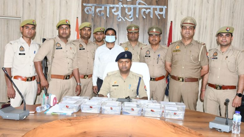 बदायूँ।माह जनवरी में हुए ट्रक लूट कांड के एक अन्य आरोपी को किया गिरफ्तार बेचे गए माल के 15 लाख बरामद