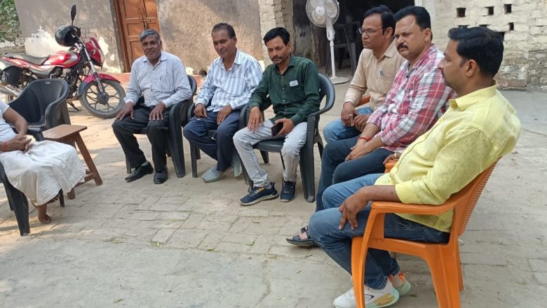 आजमगढ़।पत्रकार के घरशोक संवेदना व्यक्त करने पहुंचे ग्रापए जिलाध्यक्ष एवं सांसद ।