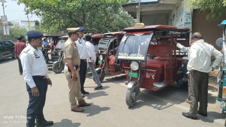 आजमगढ़।विशेष अभियान के तहत ई-रिक्शा चालकों का किया गया सत्यापन।