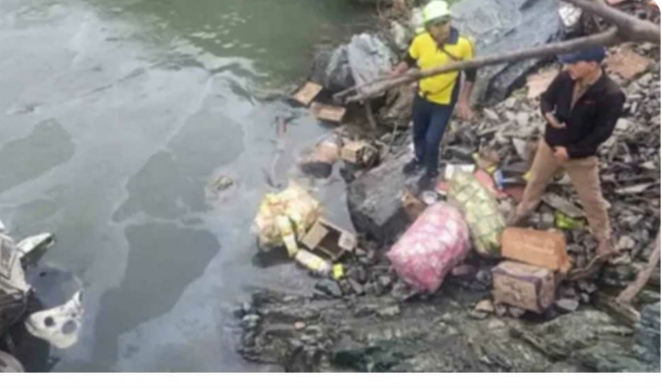 उत्तराखंड (उत्तरकाशी)।पिकप खाई में गिरी,तीन की घटना स्थल पर मौत, रेस्क्यू अभियान जारी