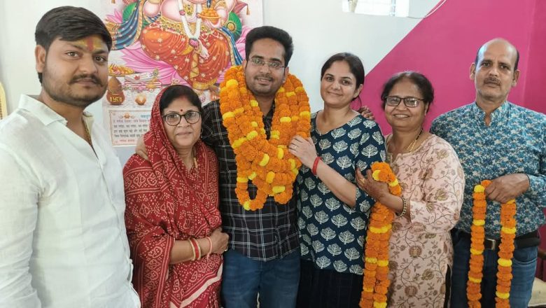 जौनपुर। प्रशांत सिंह बने IAS, यूपीएससी में हासिल की 102वीं रैंक , अभिषेक सिंह ने हासिल की 78 रैंक , गौतम सिंह ने यूपीएससी में हासिल की 526वीं रैंक, जिले में जश्न का माहौल