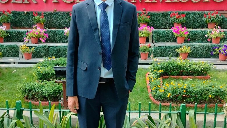 बलिया।असफलता से सबक लेकर विश्व बर्धन ने छू लिया आसमान।