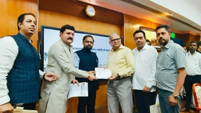 जौनपुर।मुंबई-जौनपुर वंदे भारत एक्सप्रेस सेवा की मांग को लेकर शिवसेना नेता और सांसद ने रेल मंत्रालय से की विशेष अपील