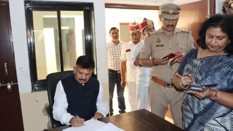 जौनपुर।जिलाधिकारी ने राजकीय लीलावती नेत्र चिकित्सालय का औचक निरीक्षण किया, व्यवस्थाओं में सुधार के निर्देश