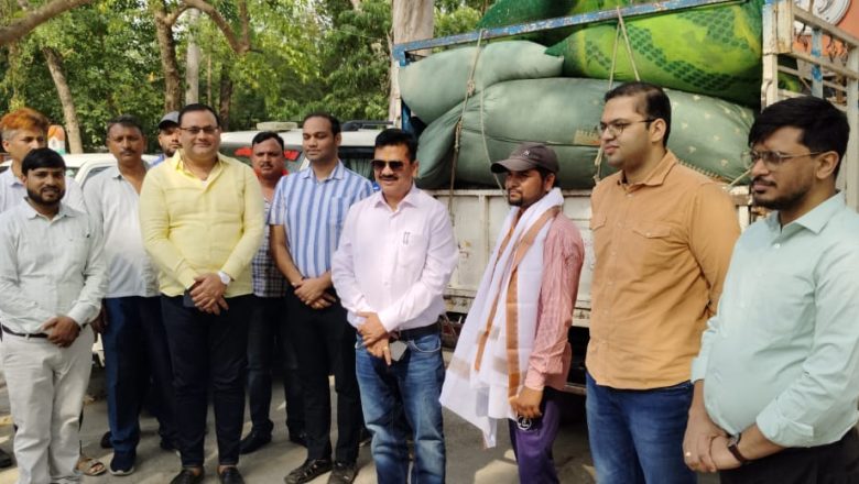 जौनपुर।भूसा दान देने वाले कृषको को जिलाधिकारी ने किया सम्मानित