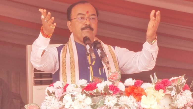 भदोही में उपमुख्यमंत्री केशव प्रसाद मौर्य ने स्वतंत्रता संग्राम सेनानी स्वर्गीय पारस नाथ मौर्य के प्रतिमा किया अनावरण।