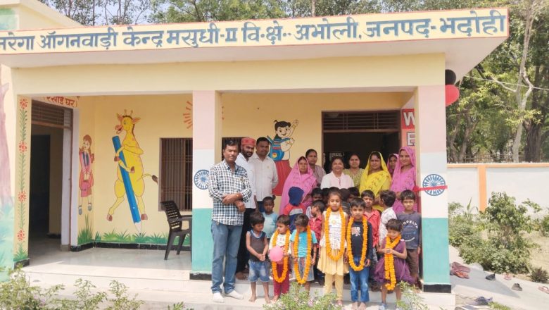 आंगनबाड़ी केंद्र द्वितीय मसुधी का फीता काटकर ग्राम प्रधान,सीडीपीओ ने किया लोकार्पण।