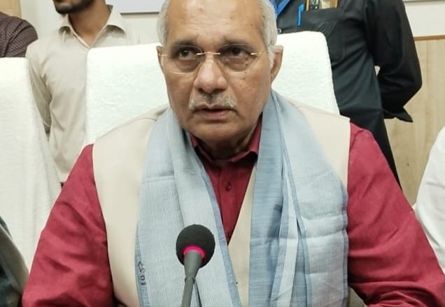 शाहजहांपुर।अखिलेश कसाई तो योगी गाय भक्त है पहले गाय कसाई को देखकर कांपती थी आज कसाई गाय को देखकर : मंत्री