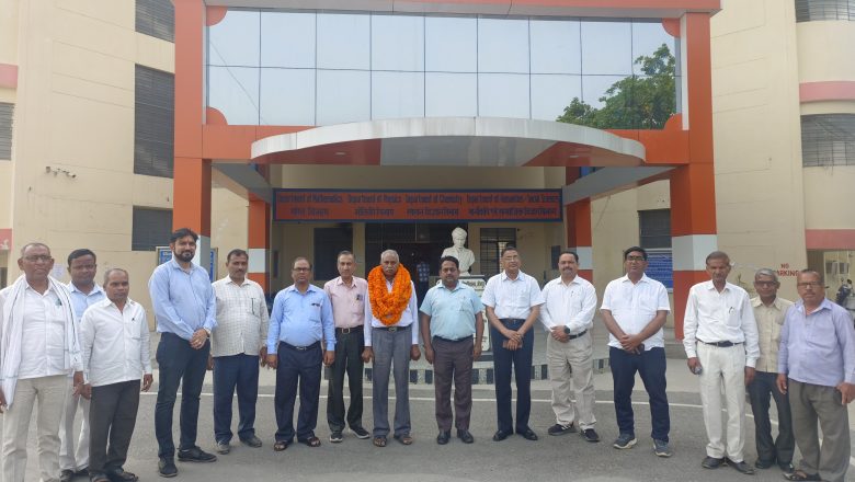 जौनपुर।अवकाश ग्रहण पर शमशाद को दी गई विदाई